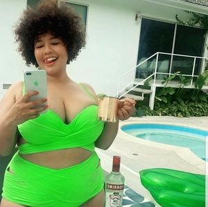 *ISO* Gabifresh swimsuit top in 14-18 e/f or g/h